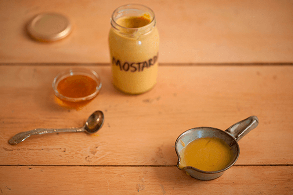 Molho de mostarda, azeite e mel, para salada