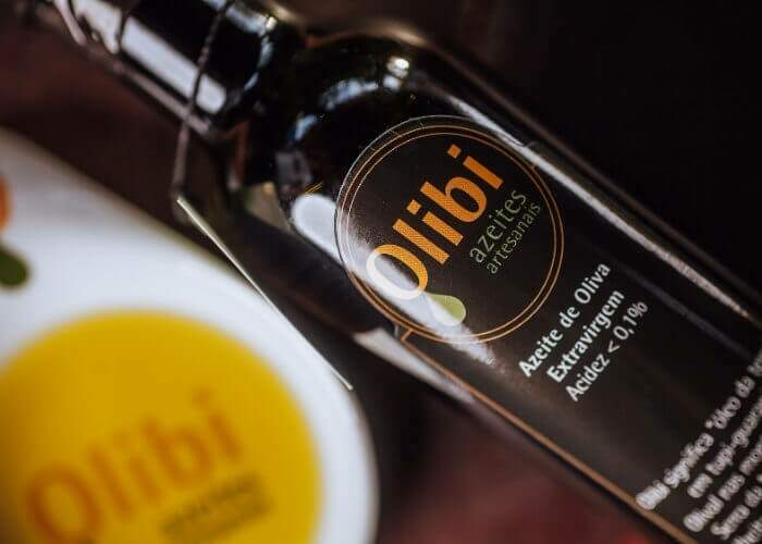 O Olibi Safra 2021 espera por você: um azeite intenso, de características sensoriais bem marcantes, picância bem acentuada e um alto teor de polifenóis. Um azeite 100% brasileiro, de Aiuruoca/MG, perfeito para suas receitas!