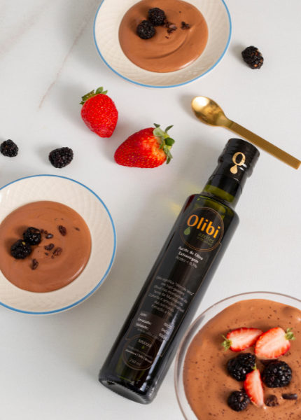 Azeite e chocolate se combinam nessa receita para este Dia dos Namorados com Olibi: uma mousse de chocolate perfeita e cheia de sabor!