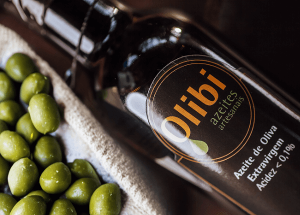 O Olibi Safra 2023 é 100% produzido com olivas verdes, o que garante altos níveis de polifenóis.